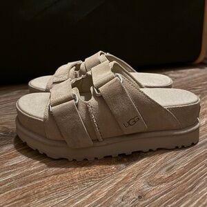 UGG Women’s Goldenstar Hi Slide - Sand